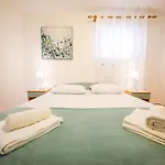 Zvjezdana Apartman *